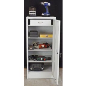 NAR_04_A szerszámtároló szekrény, 3 db fix polc, 1 fiók