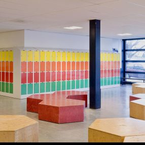 KÖZÖSSÉGI TEREK FÉMSZEKRÉNYEI