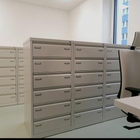 EGÉSZSÉGÜGYI FÉMBÚTOROK