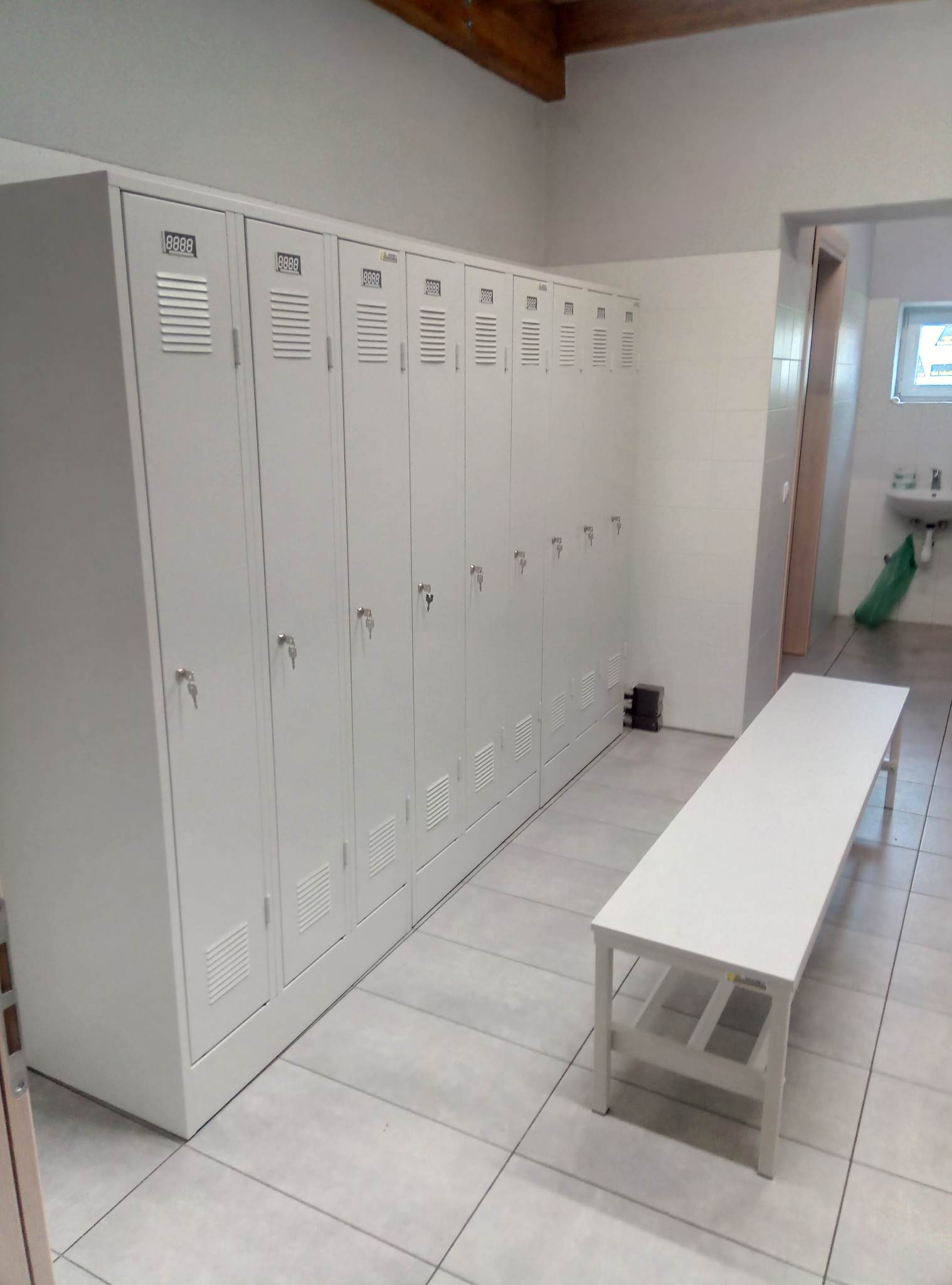 ÖLTÖZŐSZEKRÉNY - Kötelező vagy nem?