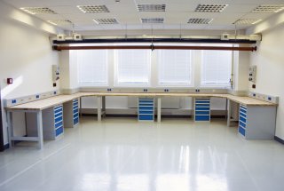 Több állásos karbantartó műhely mnkapadjai